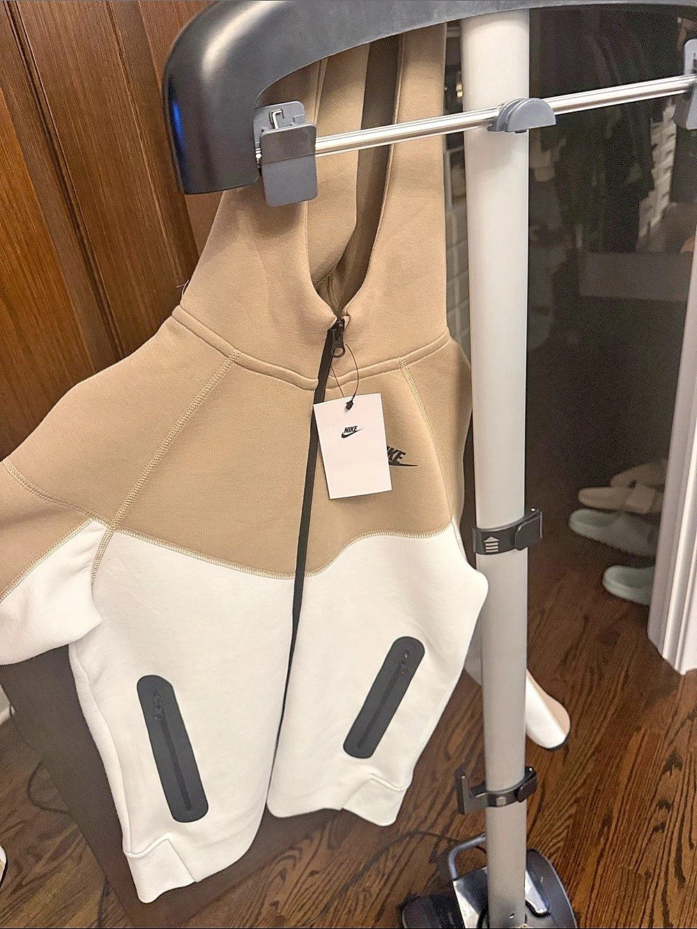 Nike Sportswear Tech Fleece Graphic Full-Zip Hoodie Full-Zip Hoodie Tan & White